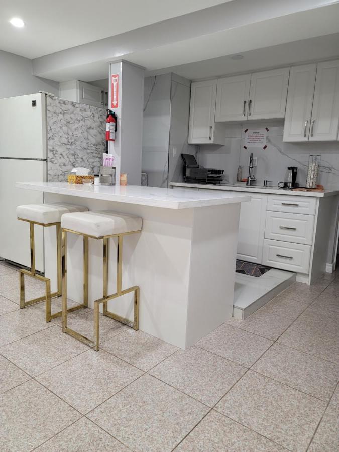 Falstaff Home Торонто Экстерьер фото